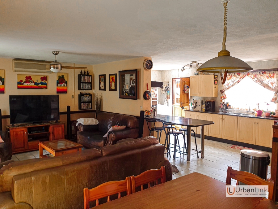 5 Bedroom Property for Sale in Mid Town North West